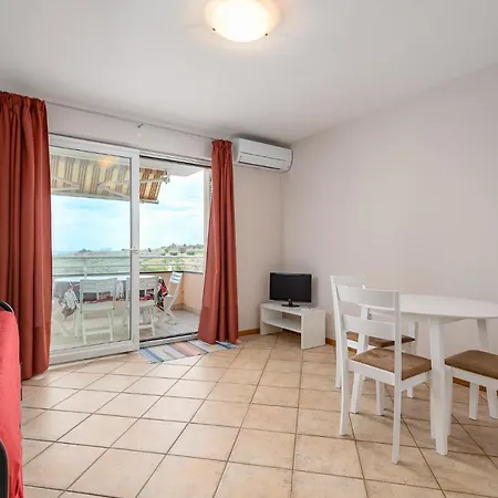 Flavia 2 Near The Beach, With Seaview In Umag - Apartment Zambratija (Istria)