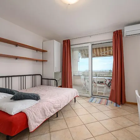 Apartment Flavia 2 Near The Beach, With Seaview In Umag -